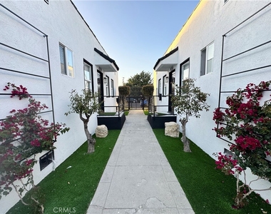 1018 E 79th - Photo Thumbnail 11