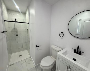 1018 E 79th - Photo Thumbnail 6
