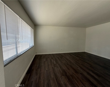 313 W 44th - Photo Thumbnail 2