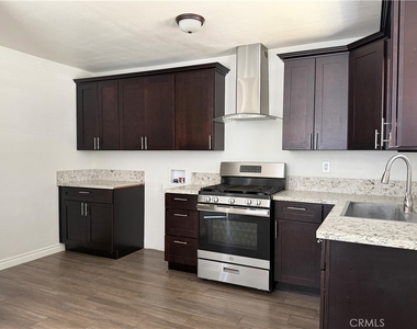 313 W 44th - Photo Thumbnail 5
