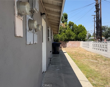 313 W 44th - Photo Thumbnail 9