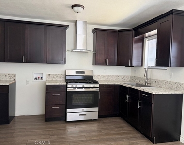 313 W 44th - Photo Thumbnail 3