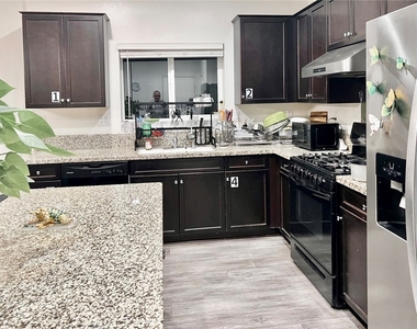 2463 E Derby Lane - Photo Thumbnail 2