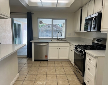 1084 E Evans Street - Photo Thumbnail 5