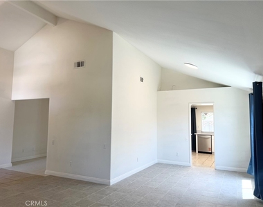 1084 E Evans Street - Photo Thumbnail 3