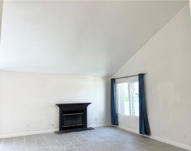 1084 E Evans Street - Photo Thumbnail 2