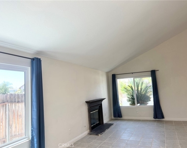 1084 E Evans Street - Photo Thumbnail 4