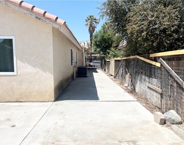1084 E Evans Street - Photo Thumbnail 25