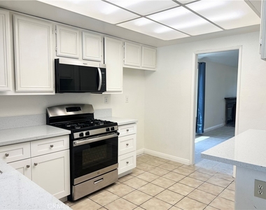 1084 E Evans Street - Photo Thumbnail 6