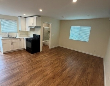 1358 E Harvard Street - Photo Thumbnail 5