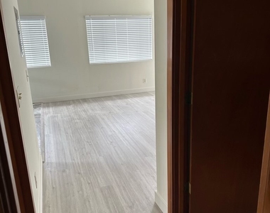 4638 Russell Avenue - Photo Thumbnail 3