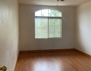 16777 Colonial - Photo Thumbnail 8