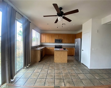 16777 Colonial - Photo Thumbnail 2