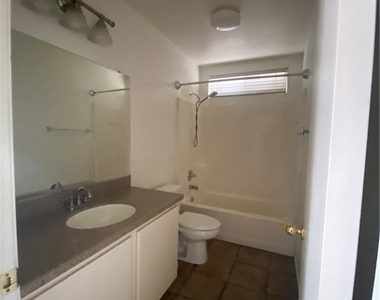 16777 Colonial - Photo Thumbnail 6