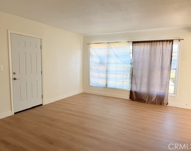 5335 El Monte Avenue - Photo Thumbnail 2