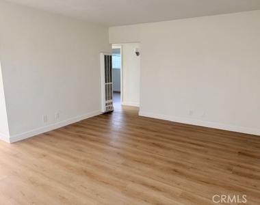 5335 El Monte Avenue - Photo Thumbnail 3