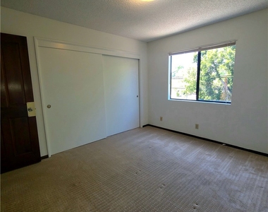 881 W Huntington Dr. - Photo Thumbnail 16