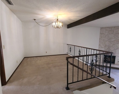 881 W Huntington Dr. - Photo Thumbnail 6
