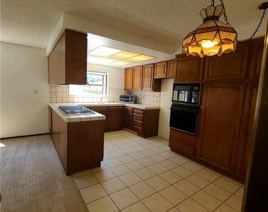 881 W Huntington Dr. - Photo Thumbnail 7