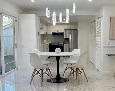 453 Carillo Ct - Photo Thumbnail 4