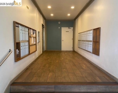 360 N Civic Dr - Photo Thumbnail 2