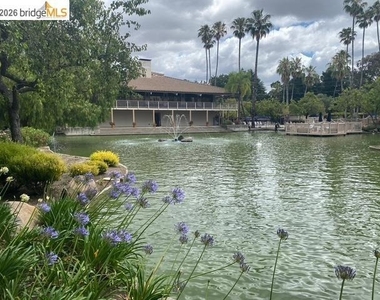 360 N Civic Dr - Photo Thumbnail 6