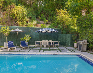 1460 N Doheny Drive - Photo Thumbnail 2