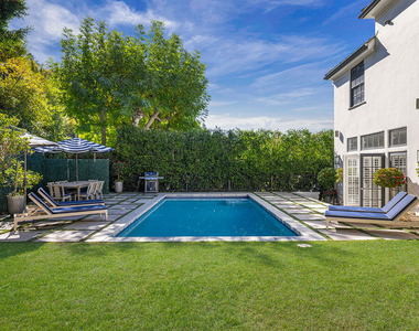 1460 N Doheny Drive - Photo Thumbnail 4