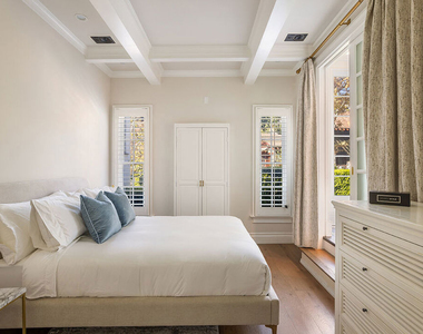 1460 N Doheny Drive - Photo Thumbnail 26