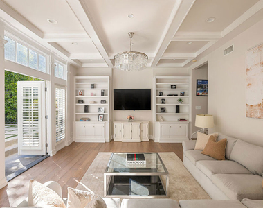 1460 N Doheny Drive - Photo Thumbnail 16