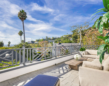 1460 N Doheny Drive - Photo Thumbnail 5