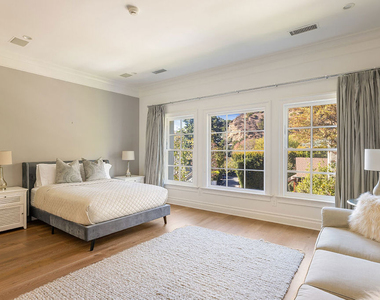 1460 N Doheny Drive - Photo Thumbnail 9