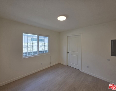 912 N Ridgewood Place - Photo Thumbnail 38