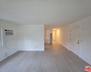 912 N Ridgewood Place - Photo Thumbnail 26