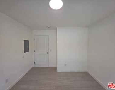 912 N Ridgewood Place - Photo Thumbnail 36