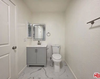 912 N Ridgewood Place - Photo Thumbnail 21