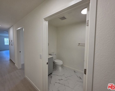 912 N Ridgewood Place - Photo Thumbnail 20