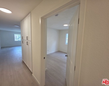 912 N Ridgewood Place - Photo Thumbnail 34