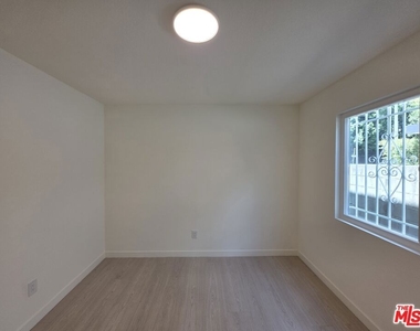 912 N Ridgewood Place - Photo Thumbnail 35