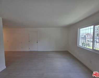 912 N Ridgewood Place - Photo Thumbnail 27