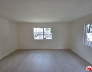 912 N Ridgewood Place - Photo Thumbnail 29
