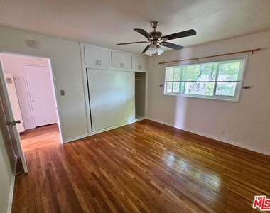 7621 Hampton Avenue - Photo Thumbnail 7