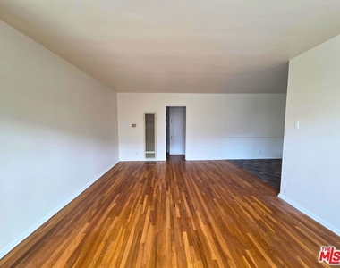 7621 Hampton Avenue - Photo Thumbnail 2
