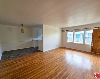 7621 Hampton Avenue - Photo Thumbnail 3