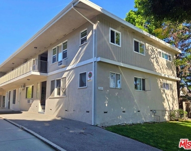 7621 Hampton Avenue - Photo Thumbnail 9