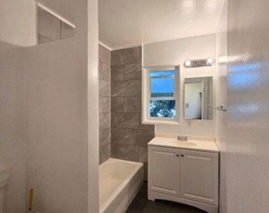 7621 Hampton Avenue - Photo Thumbnail 8