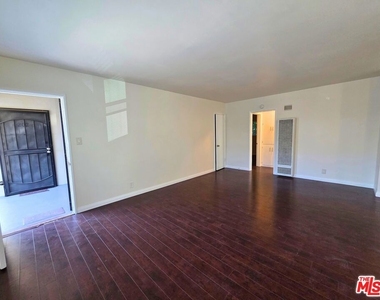 7621 Hampton Avenue - Photo Thumbnail 2