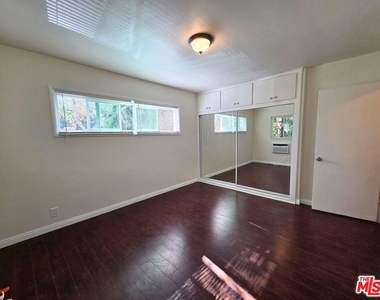 7621 Hampton Avenue - Photo Thumbnail 7