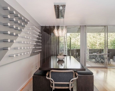 850 N Kings Road - Photo Thumbnail 2