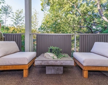 850 N Kings Road - Photo Thumbnail 8